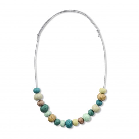 Collier Sifnos avec des perles céramiques multi vert Poupadou, vu de face