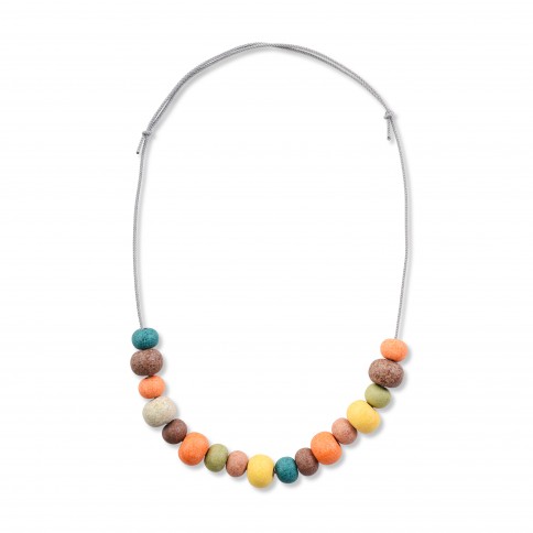 Collier Sifnos avec des perles céramiques multi Poupadou, vu de face