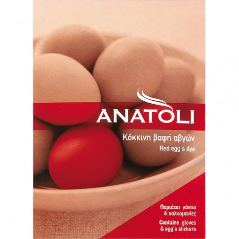 Teinture rouge des œufs pour la Pâque grecque Anatoli, vu de face