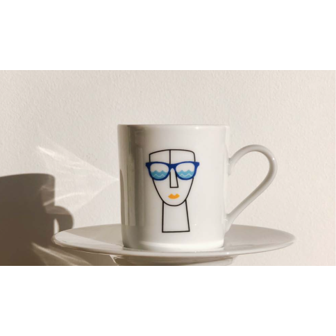 Tasse espresso + soucoupe en porcelaine Cycladic Face Female A FUTURE PERFECT, vue de face