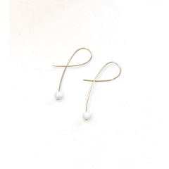 Boucles d'oreilles Stoned Loop - Mother of Pearl A FUTURE PERFECT, vue de haut