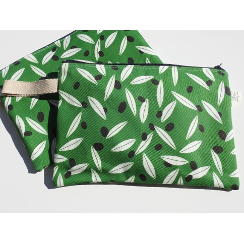 Pochette XL avec Intérieur Imperméable Modern Olive AHGB, vu de face - ambiance