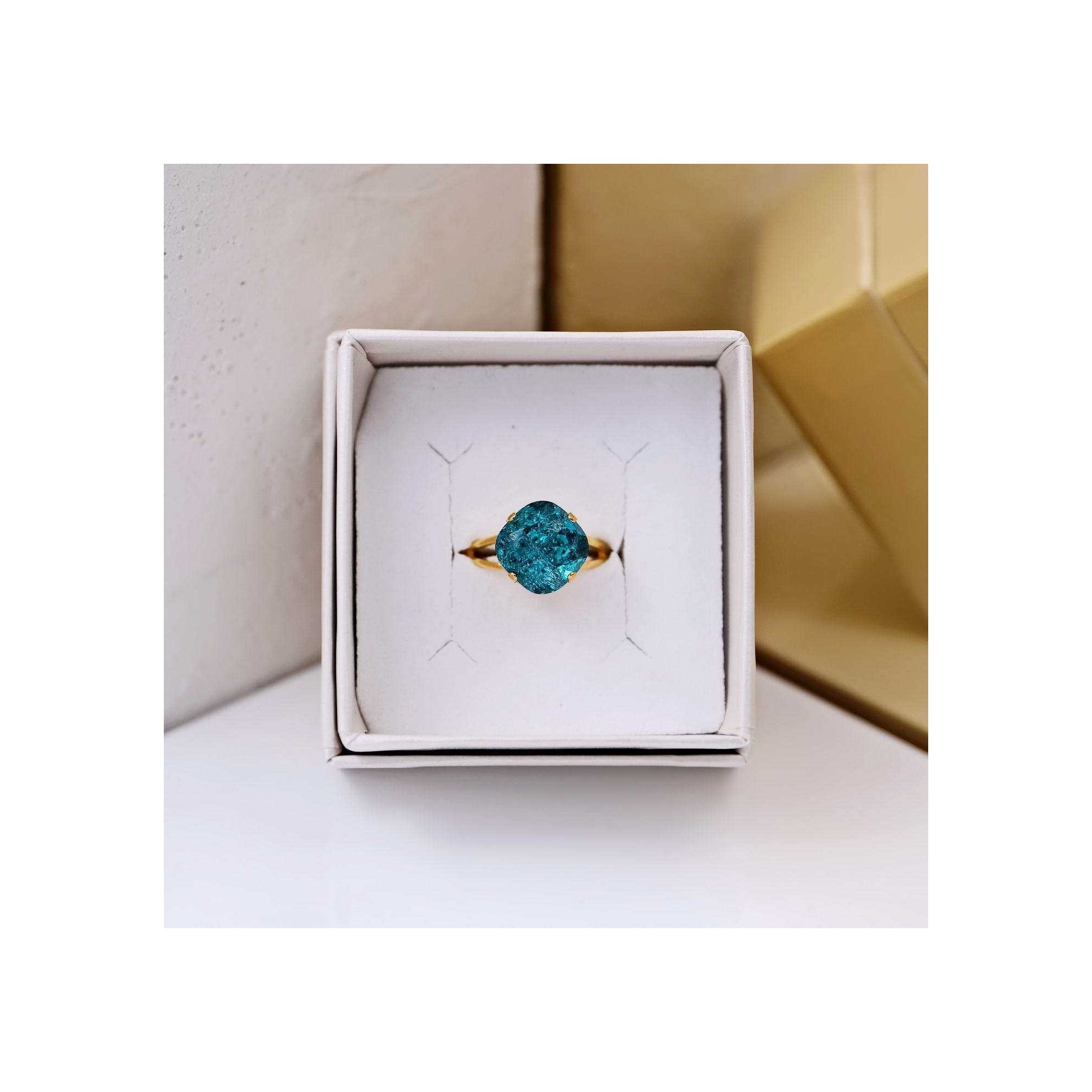 Bague Paxos POUPADOU, vu de haut dans une boîte