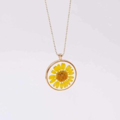 Dried Blossom necklace POUPADOU, front view close-up
