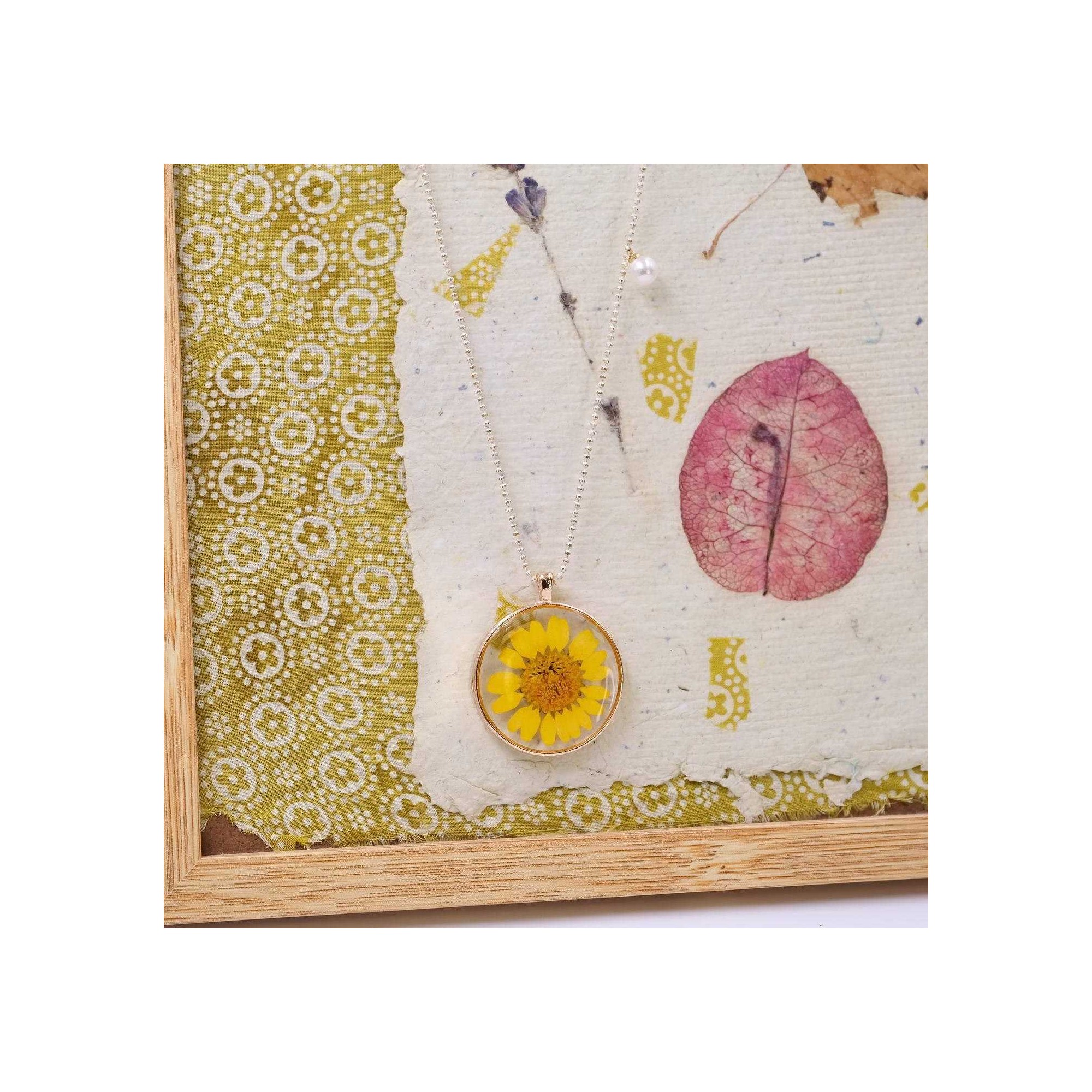 Dried Blossom necklace POUPADOU, decorated