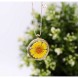 Κολιέ Dried Blossom POUPADOU, κοντινό μπροστινής όψης σε περιβάλλον