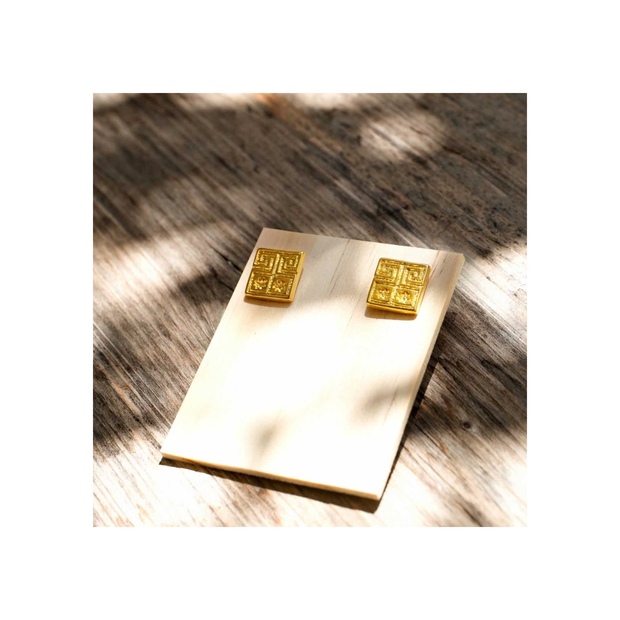 Earrings Maiandros Poupadou, ambiance photo