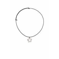 Collier Fleur Flora argenté POUPADOU, vu de face