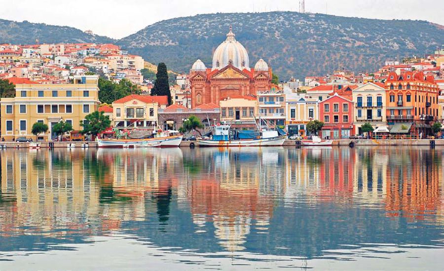 vue du port de Lesbos, en Grèce