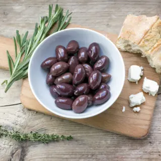 The 6 Greek products essential for a successful aperitif !