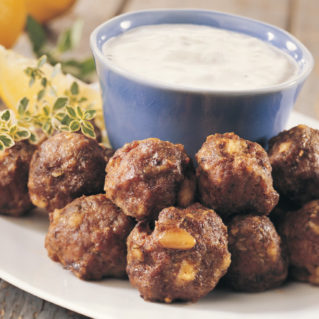 Boulettes de viande grecque avec du tzatziki