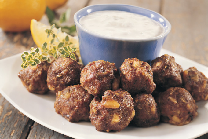 Boulettes de viande grecque avec du tzatziki