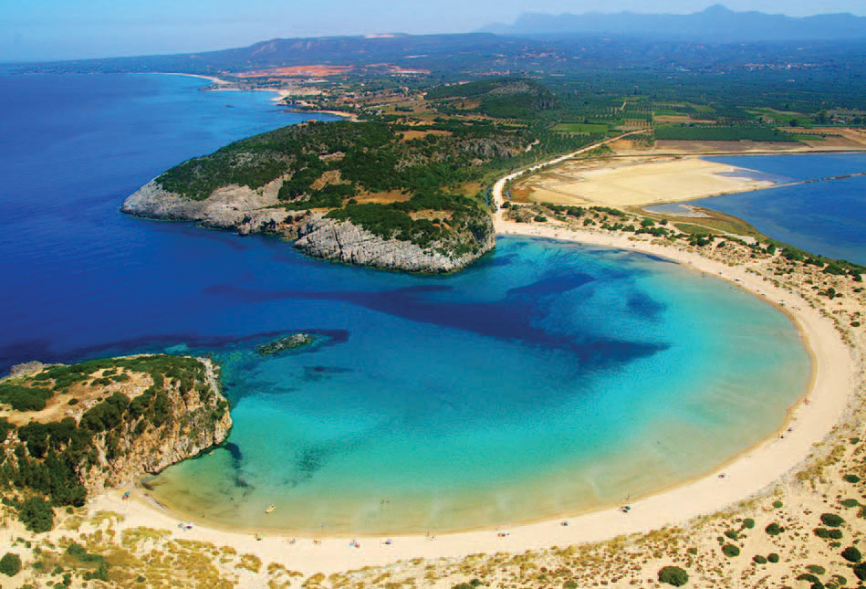 Vue aérienne de la plage grecque de Voidokilia, en Messénie dans le Péloponnèse