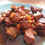 Tigania, recette avec du porc et des poivrons