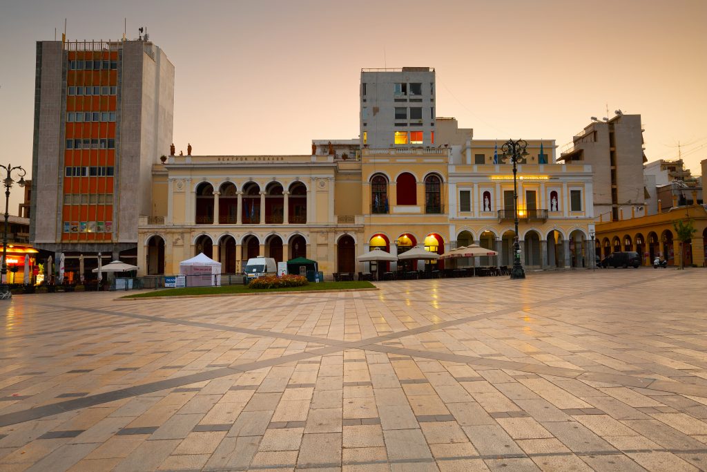 Place au centre ville de Patras dans le Péloponnèse