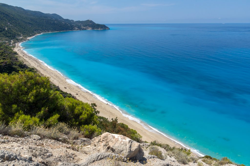 La plage de Kokkinos Vrachos sur l'île de Leucade