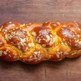 Tsoureki (brioche) d’Akis Petrentzikis