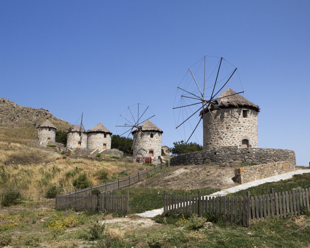 Des moulins dans le village de Kontias sur l'île de Limnos