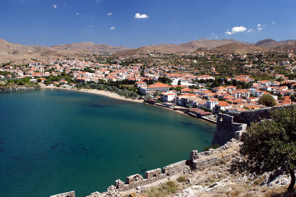 La vue panoramique de la ville de Myrina depuis le château, Limnos