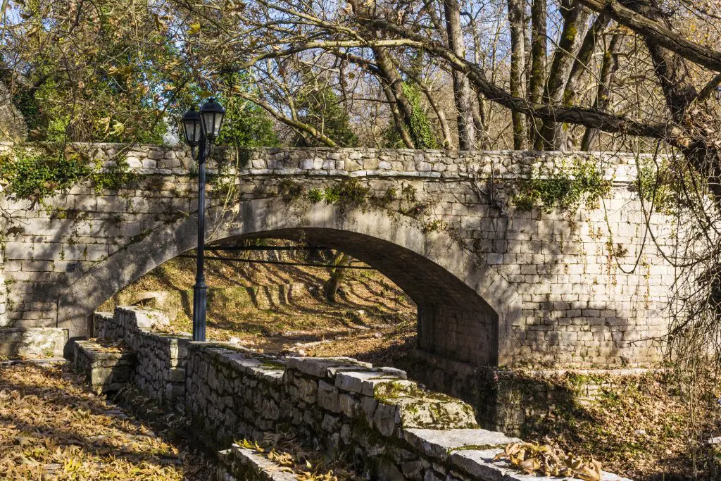 Vieux pont en Arcadie dans le Péloponnèse