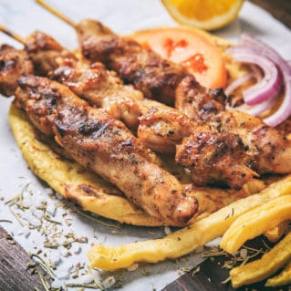 Pites pour souvlakia avec kalamakia et frites