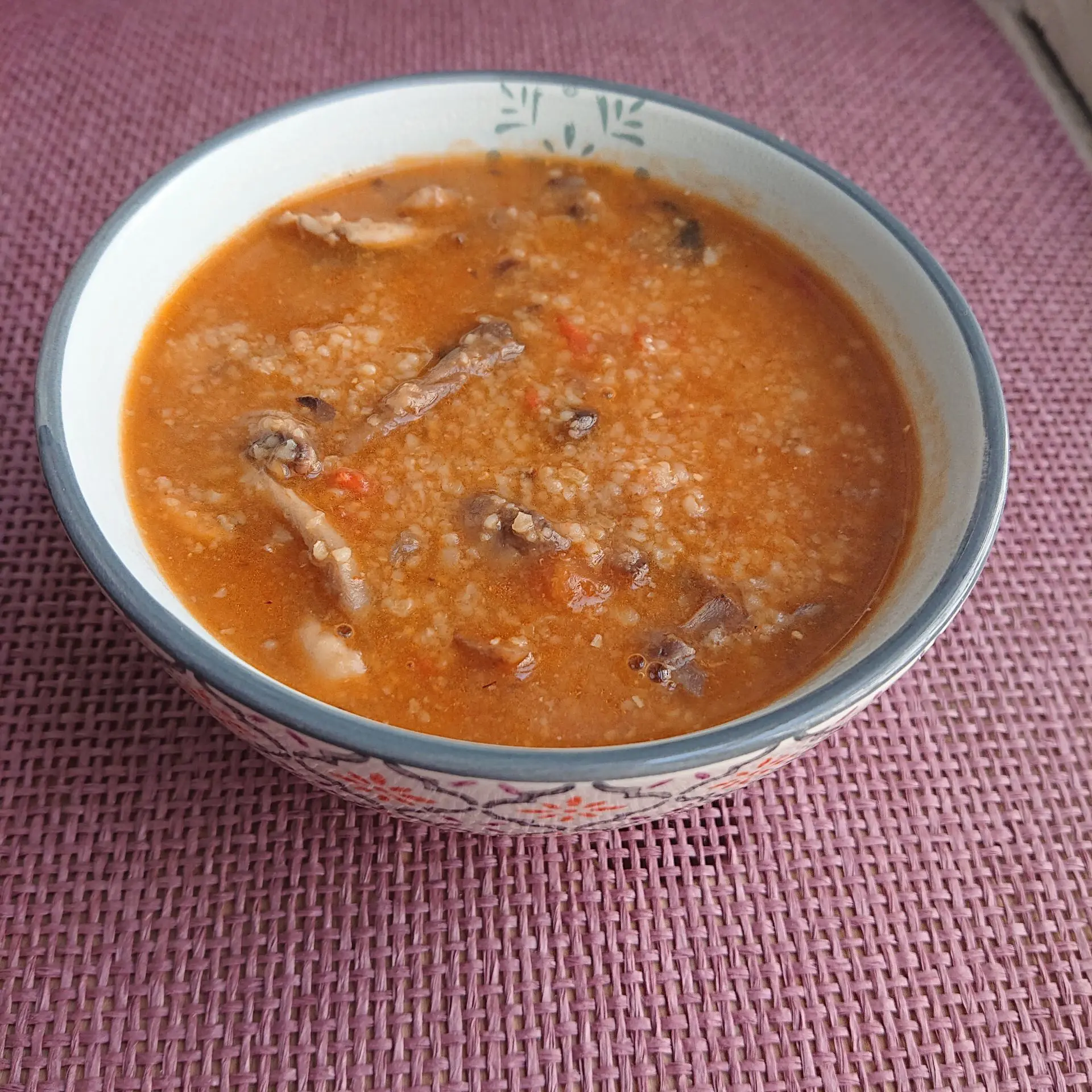 Trahanas with tomato, onions and mushrooms