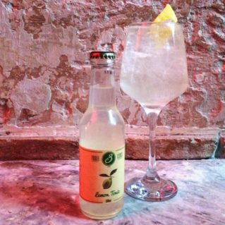 Wine Spritzer avec Lemon Tonic Three Cents