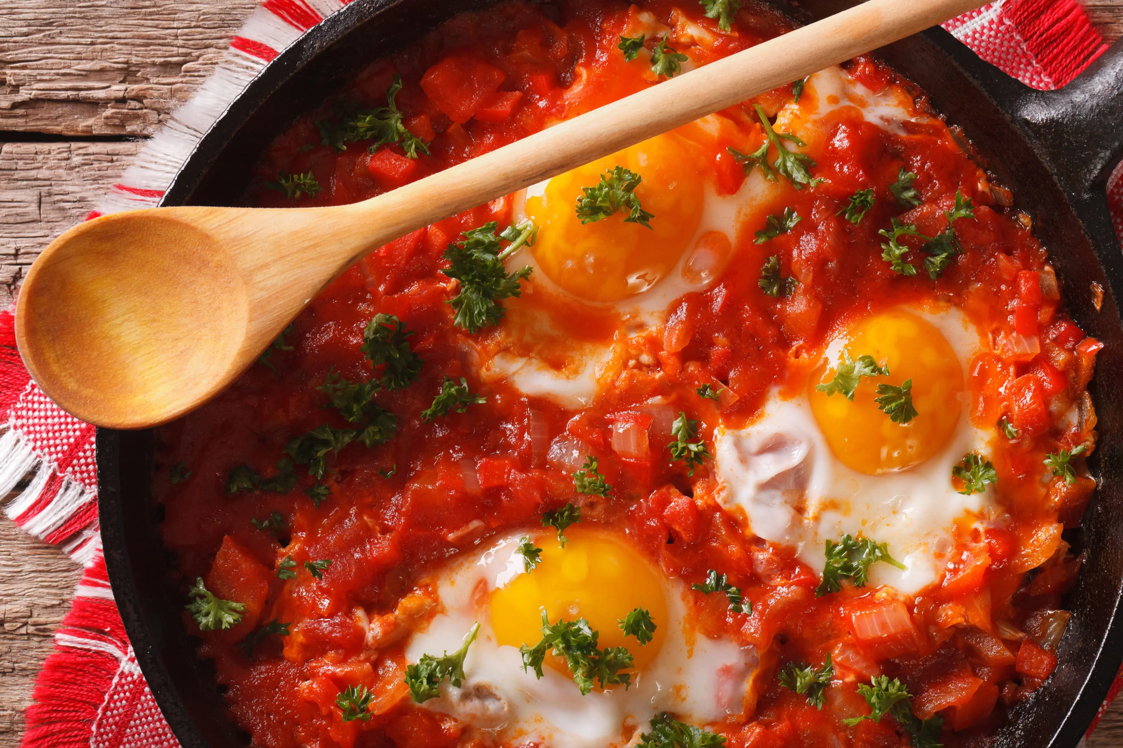 Œufs aux tomates, une recette facile à réaliser - Poupadou