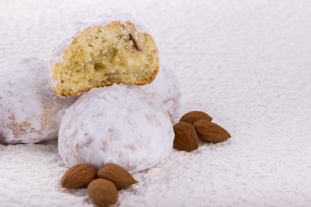 Kourabiedes avec des amandes gâteaux de Noël