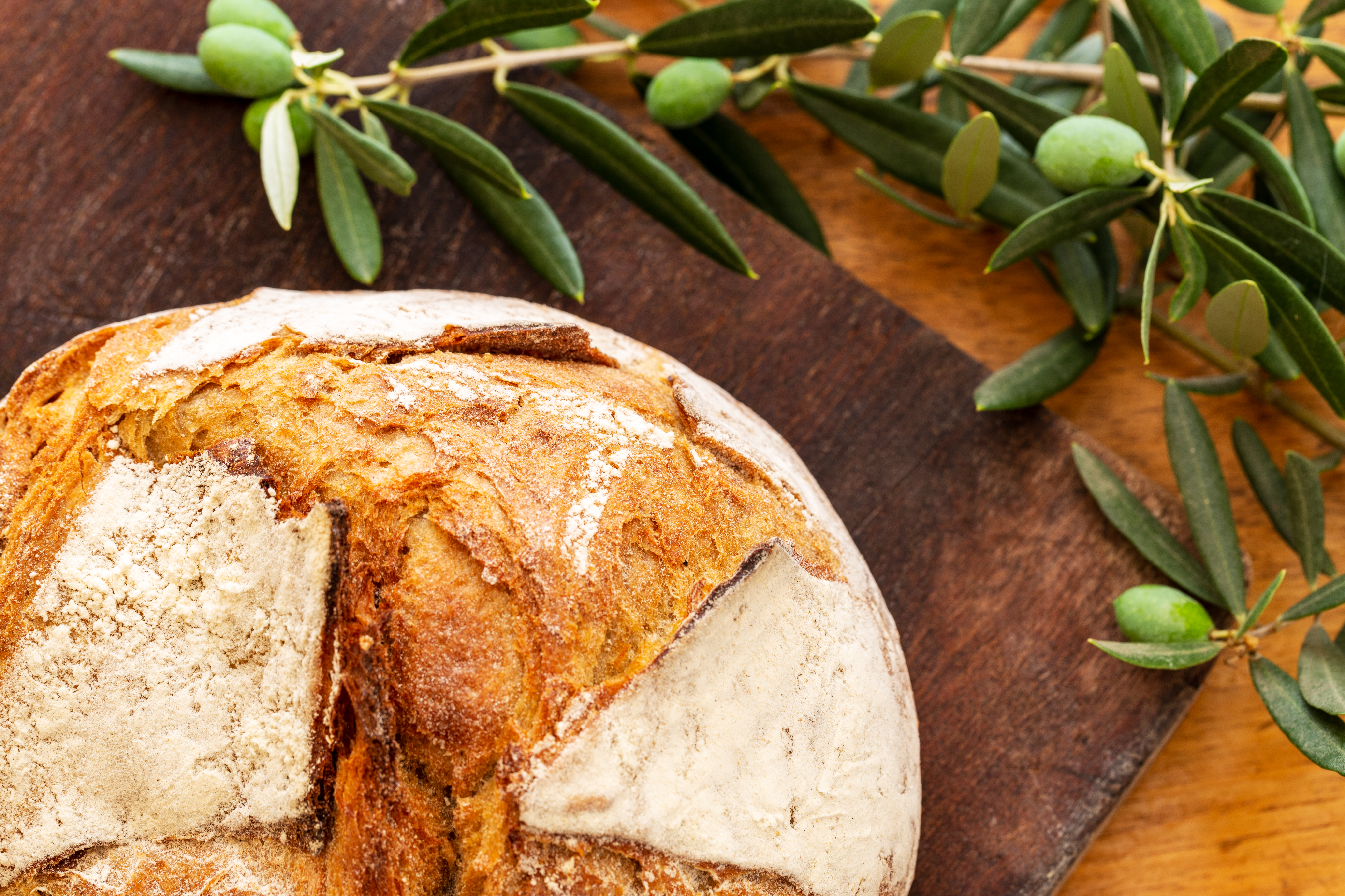 Pain boule fait maison à l'huile d'olive