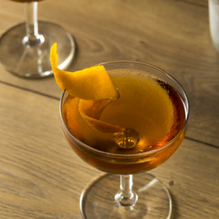Heritage cocktail avec Otto's Athens Vermouth et Tia Maria, photo d'ambiance