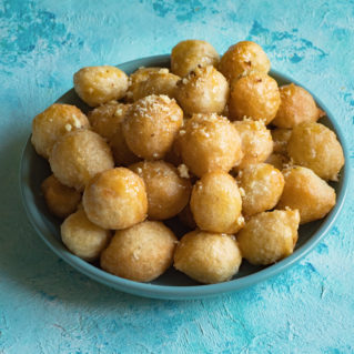 Loukoumades me meli, une recette traditionnelle grecque de dessert