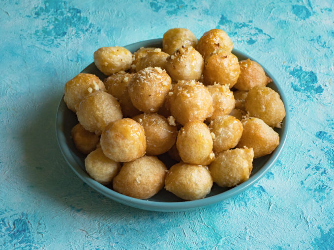 Loukoumades me meli, une recette traditionnelle grecque de dessert