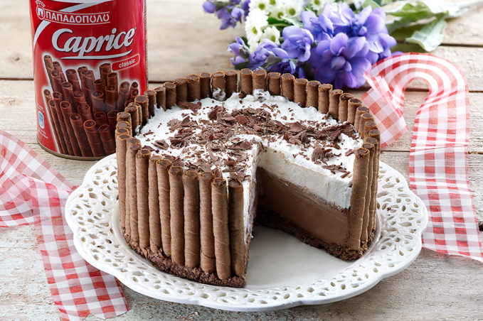 Gateau au chocolat et à la chantilly avec des Caprice