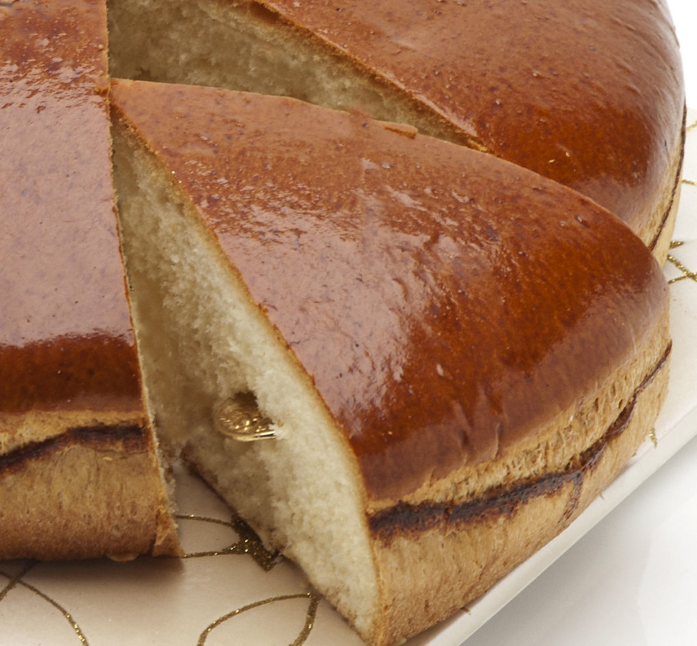 Le flouri dans la vassilopita politiki briochée, la gâteau de fin d'année en Grèce