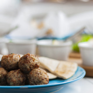 Les keftedakia (boulettes à la viande) à l'ouzo de Plomari