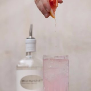 Skinos paloma cocktail, à la liqueur de mastiha et soda au pamplemousse