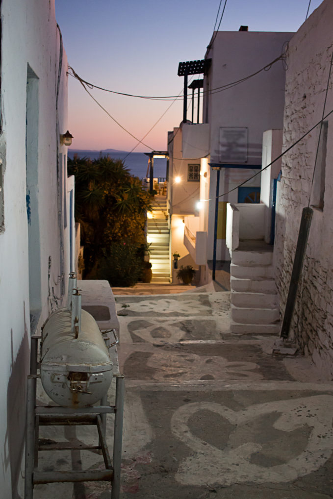 Les rues dans la Chora de l'île de Schinoussa