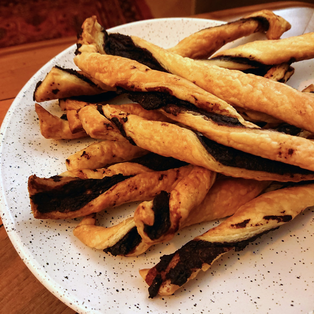 Torsades feuilletées à la tapenade grecque, une recette apéro facile