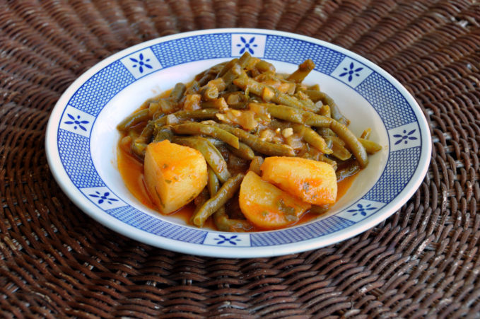 Fassolakia ladera, haricots verts aux pommes de terre et à la tomate