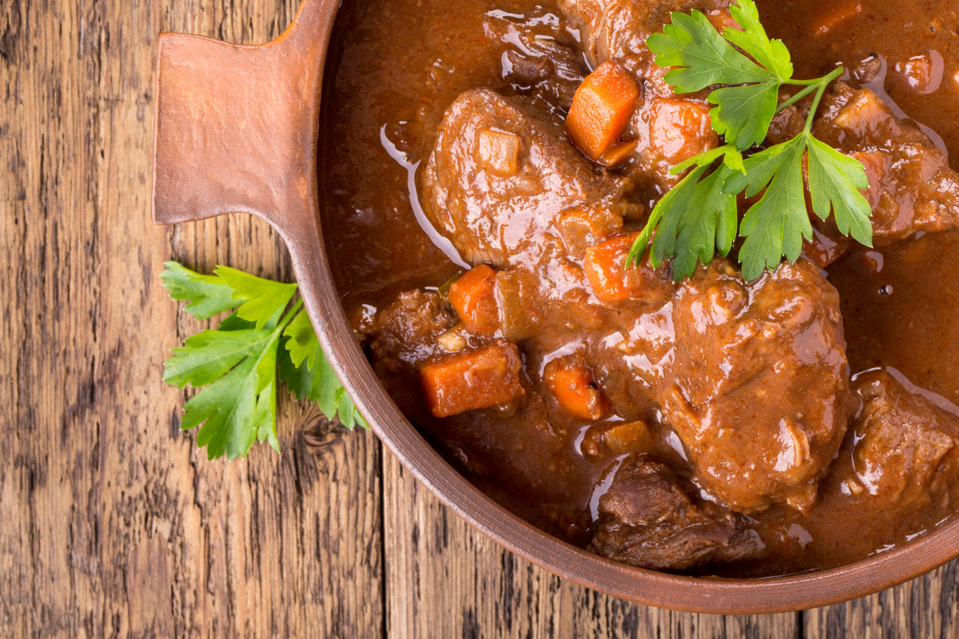 Moscharaki katsarolas me karota, ragout de boeuf aux carottes