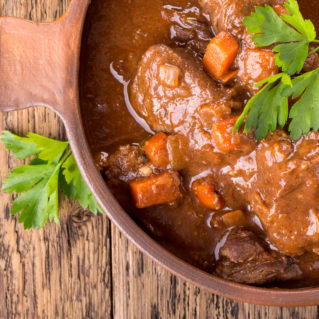 Moscharaki katsarolas me karota, ragout de boeuf aux carottes