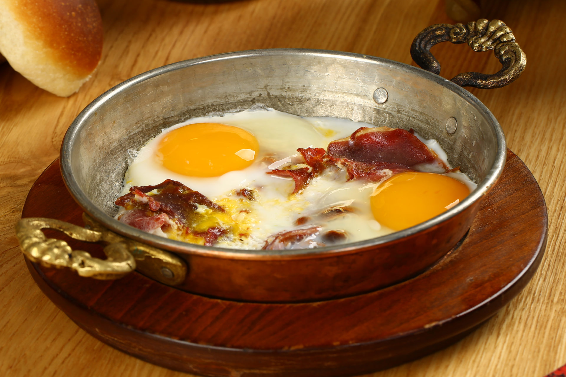 Saganaki with pastourma and eggs