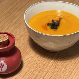 Soupe veloutée au potiron à l'huile d'olive extra vierge au chili